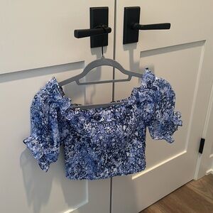 Super cute xs floral blouse from Express! Can be worn on or off the shoulder.